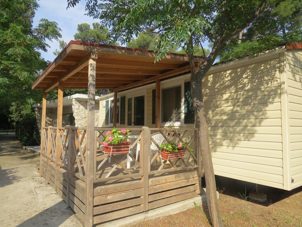 Camping Mia Bungalow & Mobile Home Біоград-на-Мору Номер фото